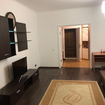 Затишна 2Х Кімнатна Квартира Біля Метро Академмістечко Киев Екстериор снимка